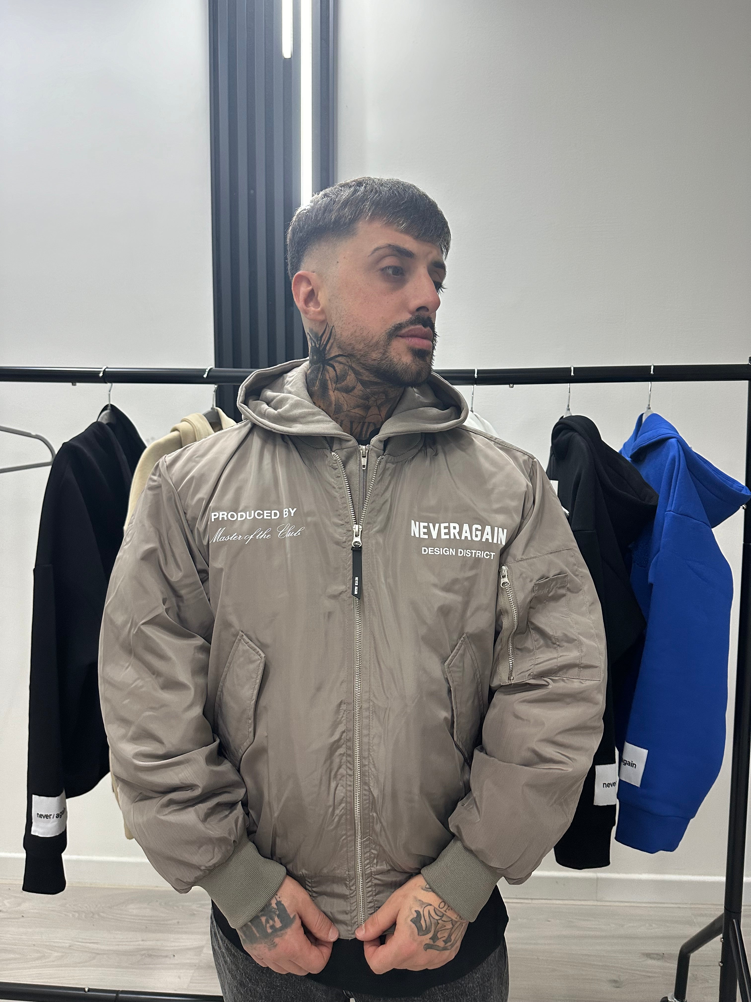 Giubbotto “never again”