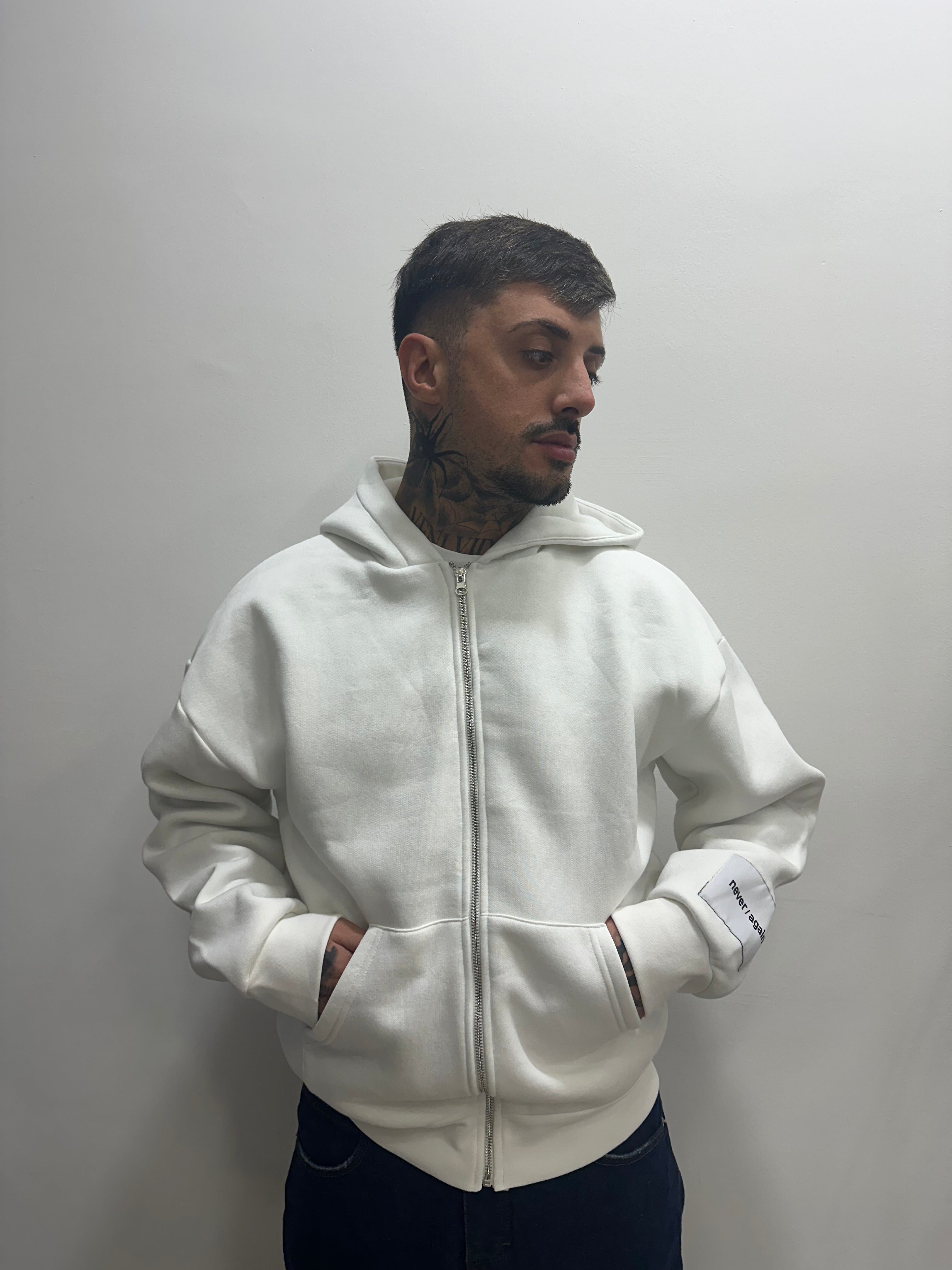 HOODIE ZIP BIANCA “NEVER AGAIN”
